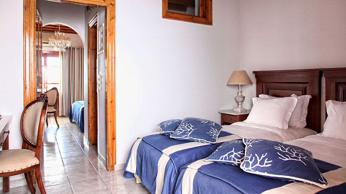 Elegant Suite with Modern Designed Bathtub inside the room